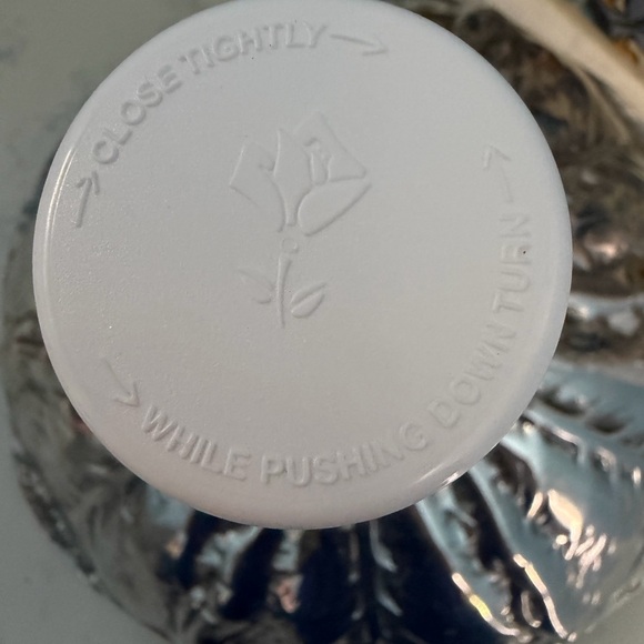 Lancôme Bi-Facil Double-Action Eye Makeup Remover ✨
Full Size 4.2 fl oz / 125 ml - Picture 5 of 7